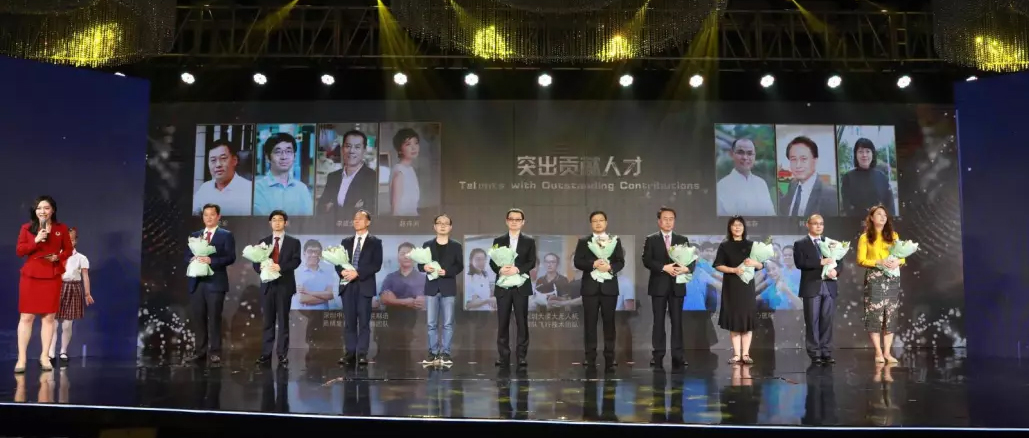 用一朵棉花改变天下，，，，，，，银河集团官网董事长李建全获龙华“突出孝顺人才”奖